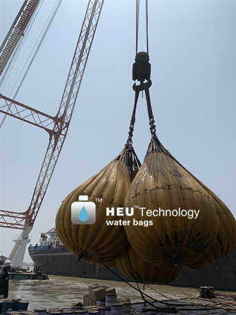 長(zhǎng)江浮吊船吊機(jī)負(fù)荷測(cè)試.jpg